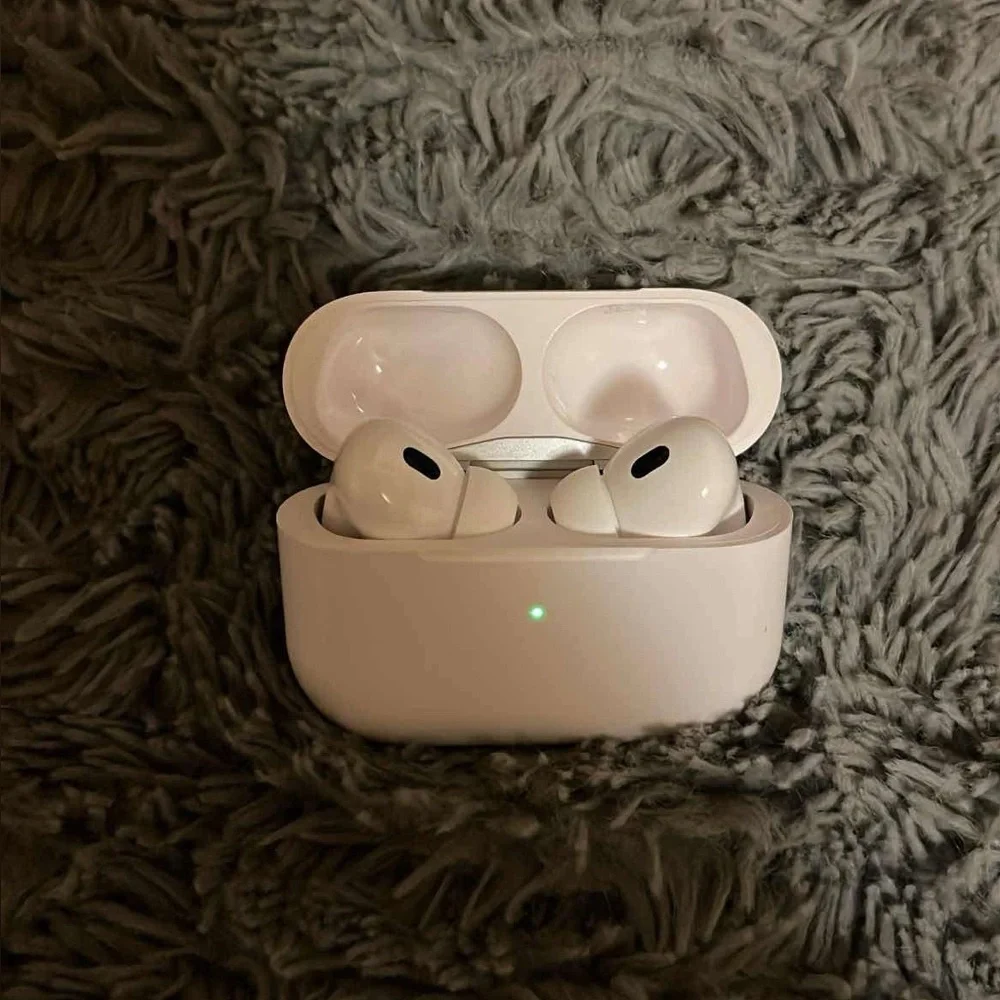 Apple White Wireless Earbuds